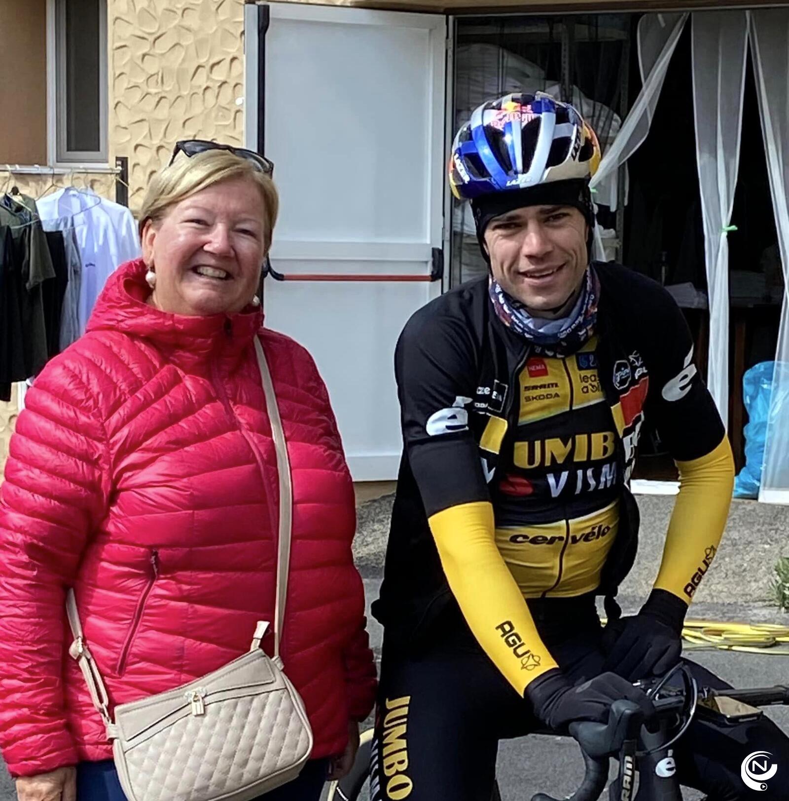 Wout van Aert in Spanje met een van z'n trouwste fans Sonja Engelen uit Herentals