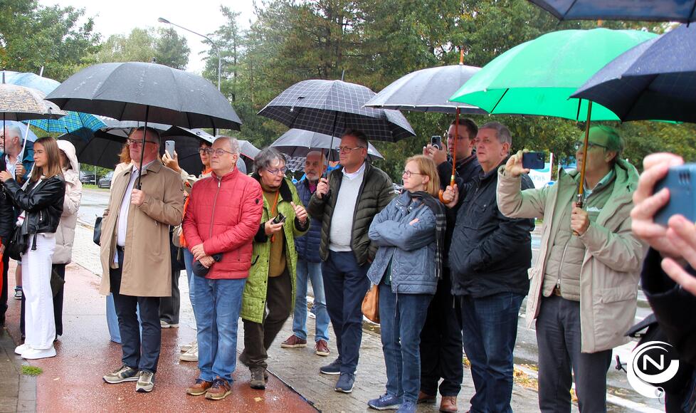 Rik Van Looylaan officieel ingehuldigd : "Emotioneel voor onze familie en alle supporters"