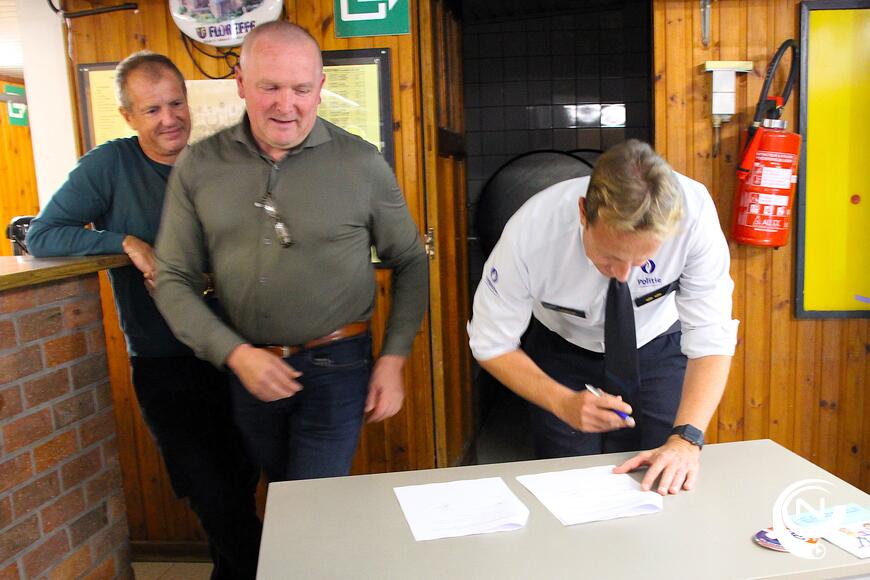 Tijdens de inhuldiging ondertekenden de 6 coördinatoren, samen met korpschef Pieter Hendrickx en burgemeesters, het charter dat BIN Doffen officieel vormgeeft.