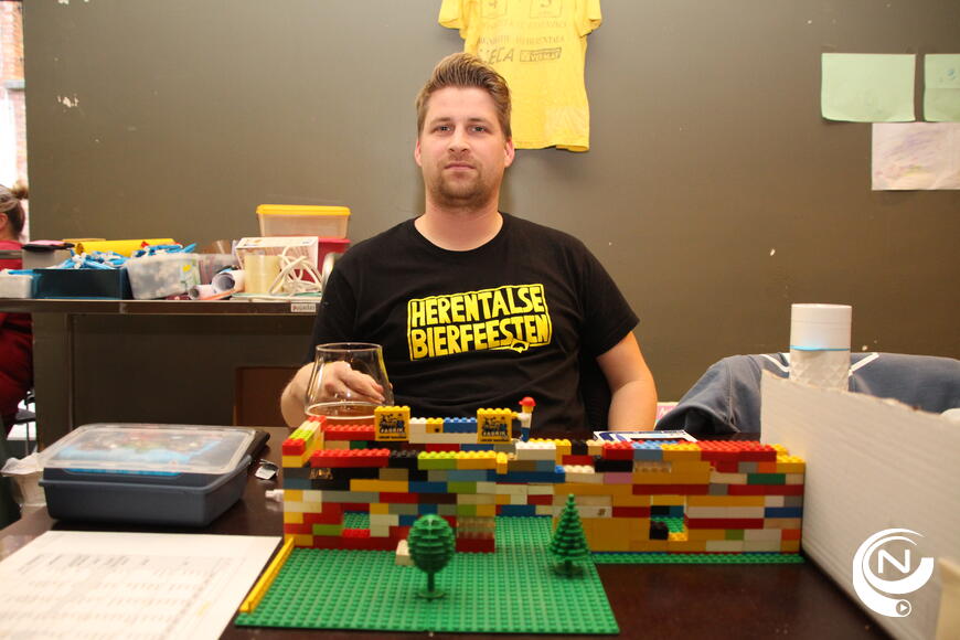 Succes voor de 27e KSA Bierfeesten : blokje per Lego-blokje steun aan het bouwproject nieuw lokaal.