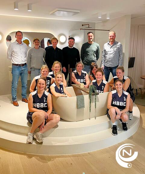 De Koninklijke Herentalse Basketbalclu (HBBC Dames) nieuwe uitrusting bij Renisol Markt.