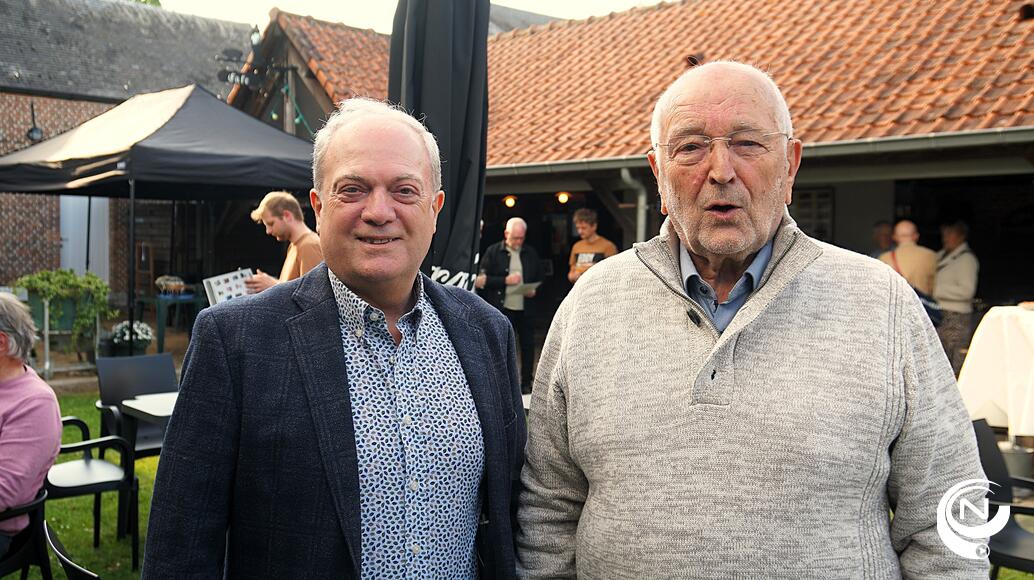 Luc De Voegth samen met Georges Van Asten van de Heemkring, gewezen leerkracht 