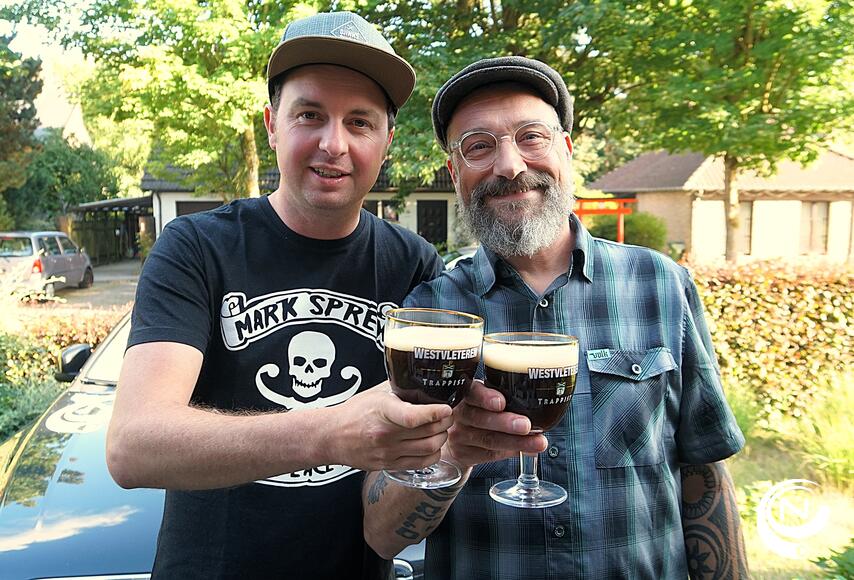 Joris & Dirk : 'Nog eerst even bij het persmoment een gezegende Westvleteren 12° H. Sixtus degusteren, en hop, tijdens onze de 10e Hoppin' Retro kan je geniten van het ambachtelijke Seef Bier - met medewerking van de Nationale Loterij, en andere toffe sponsors - welkom met heel de familie! De Retro-concerten kan je beleven onder de gezellige tenten!