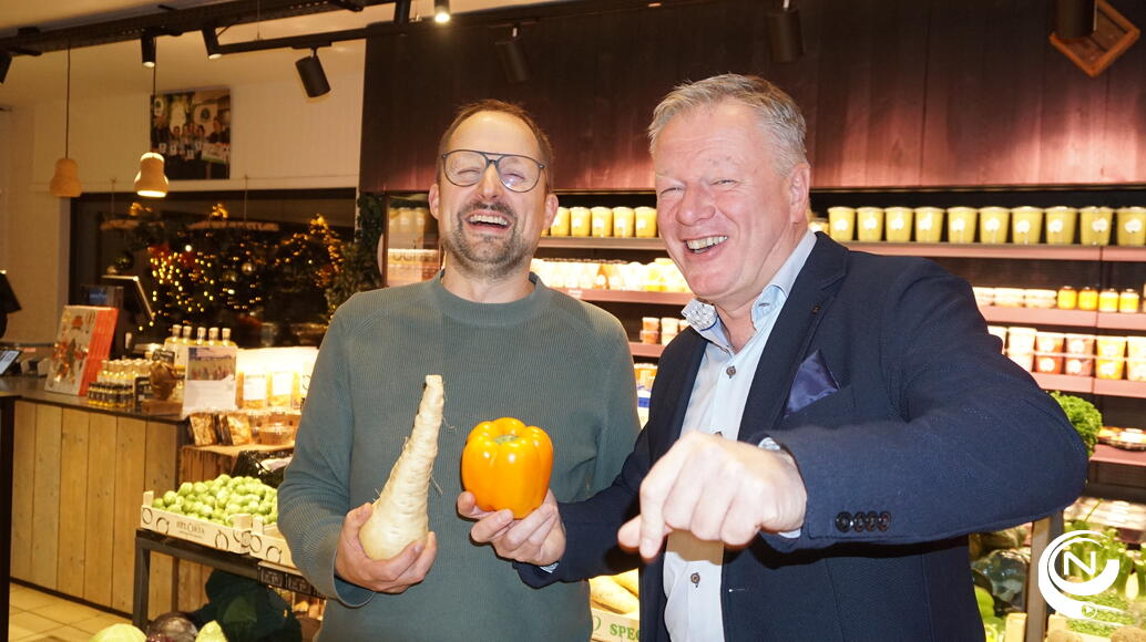 Bjorn van OOCHST (l.)  samen met  Bart Broeckx,  voorzitter Unizo Neteland
