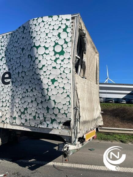 E313 : ravage bij spectaculair ongeval aan Oevel/Geel-West, 3 vrachtwagens en 1 personenwagen betrokken