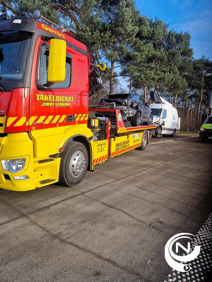 E313 : 3 gewonden bij kop-staart aanrijding aan Herentals-Industrie