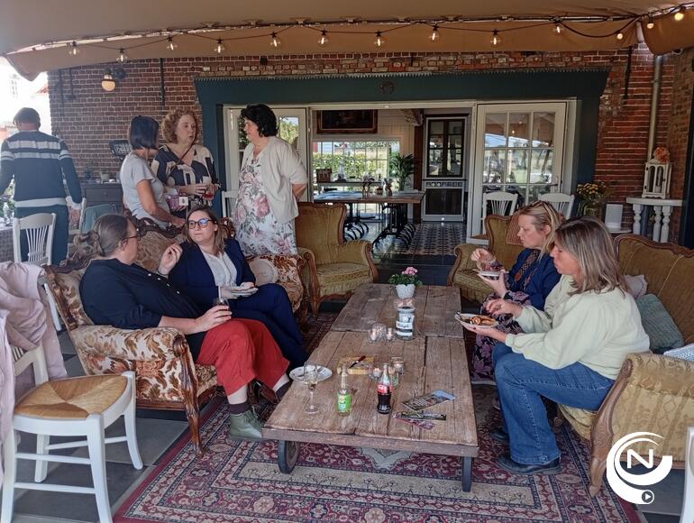 "Samen met de deelnemers van Tenslotte Vlaanderen en andere betrokkenen uit de sector vierden we dit bijzondere moment', besluit Leen Schoolmeesters.  'Het werd een warme namiddag vol verbinding, inspiratie en gesprekken over thema’s die ons allemaal raken.