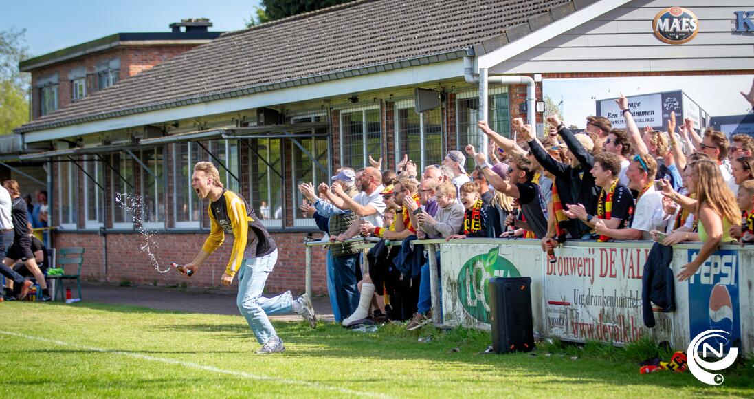 K.F.C. Heidebloem Pulderbos officieel kampioen in 4e Provinciale E - foto één seconde na affluiten (foto Ilse Bax