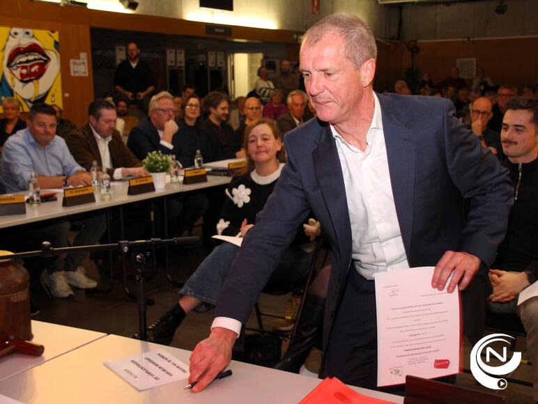 Burgemeester Jan Bertels bij eedaflegging