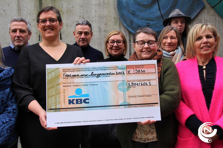  '2e feest van burgemeester Mien' cheques