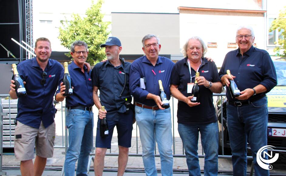 De teamleden van het alleréérste uur kregen nog een heerlijke fles champagne  als extra waardering voor de inzet van de afgelopen jaren.