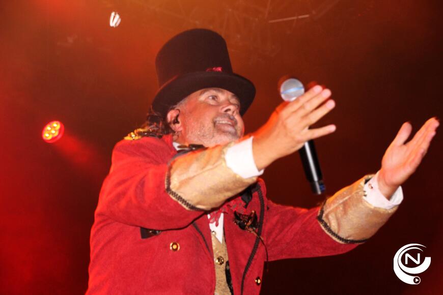 Leadzanger Guy Labro (Agora Culinair) van Bar Clochard  : "Nog één keer nostalgie, nog één keer Bar Clochard!  Hertals, this was the final show!   Dank u Hertals!"