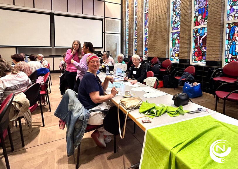 Borstkliniek van GZA Ziekenhuizen en de American Women’s Club of Antwerp (AWCA) samen kussentjes voor borstkankerpatiënten