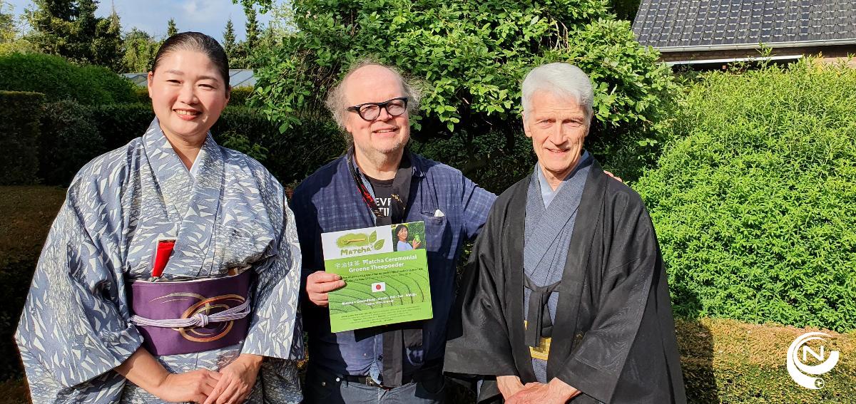 Theemeester Staf Daems samen met Keiko Sonobe met theedemo in Herentals Guy Verellen PuurMatcha.be