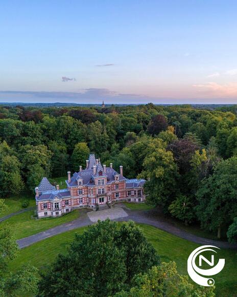 Neem een unieke kijk achter de schermen op de werf van de restauratie van het kasteel en de remise in Booischot. 