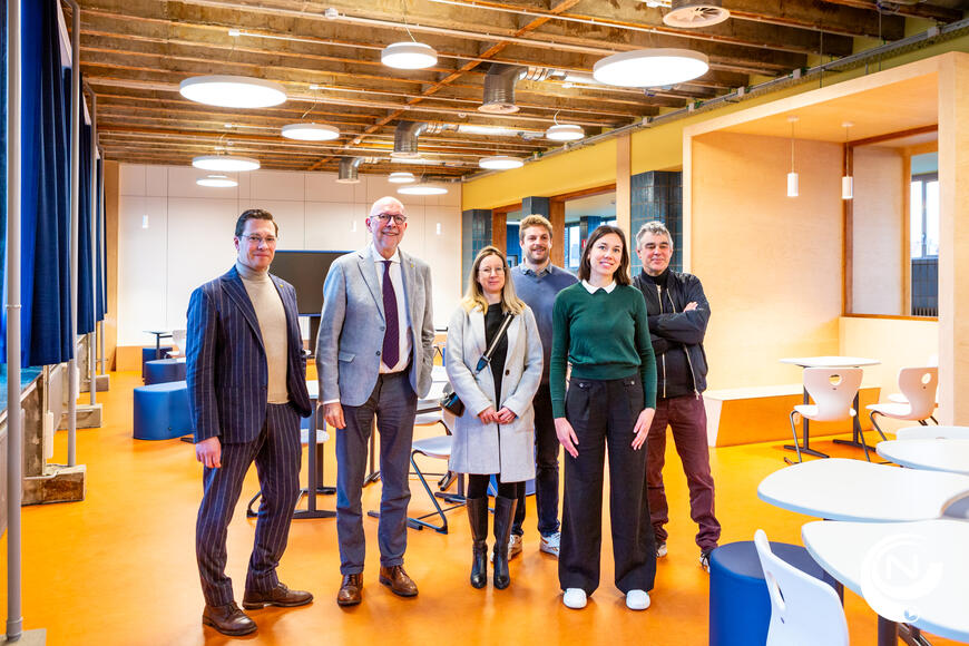 PIVA : De gerenoveerde theorieblok werd geopend door gedeputeerde Luk Lemmens, in aanwezigheid van technisch directeur Koen Van Helden, en het architectenteam van Provincie Antwerpen - foto Provincie Antwerpen