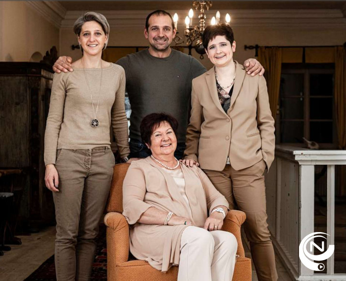 In het idyllische Mules ligt het traditionele gastronomische Romantik Hotel Stafler, dat al eeuwenlang wordt gevormd door de gastvrijheid van de sympathieke familie Stafler - familiefoto 2025 