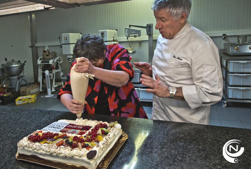 Bakker Mens met feesttaart