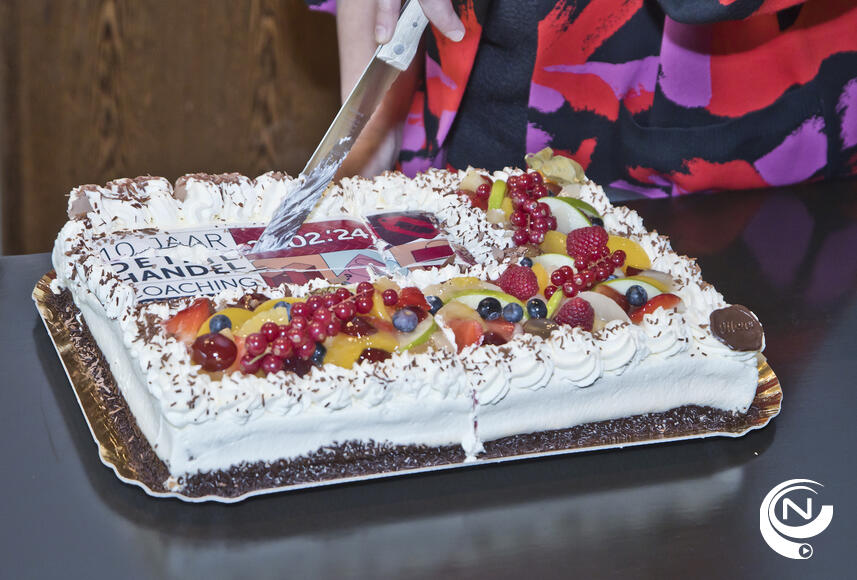 Bakker Mens met feesttaart