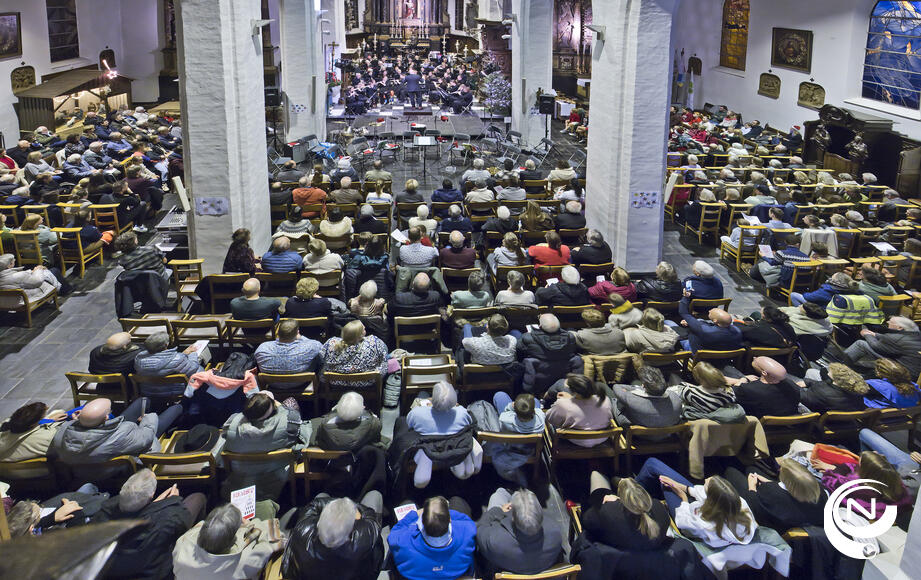 Bomvolle Sint-Pieterskerk Vorselaar geniet van eclatant kerstconcert
