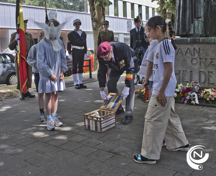 Voorzitter NSB liet met 4 kinderen (W)Onderwijs 2 vredesduiven los 