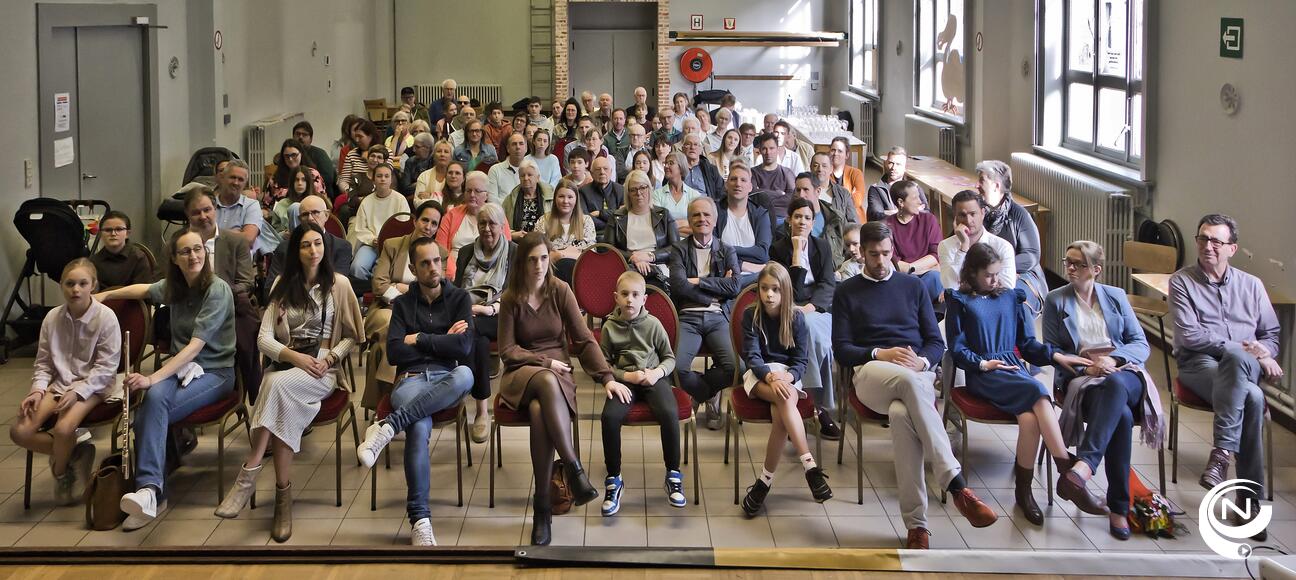 Elf 11-12-jarigen kwamen zaterdag (in Moktamee in de Hikstraat) in Herentals als genomineerden naar voren uit de schrijfwedstrijd Junior Journalist die de Davidsfonds-afdelingen van Herentals en Vorselaar samen organiseerden.