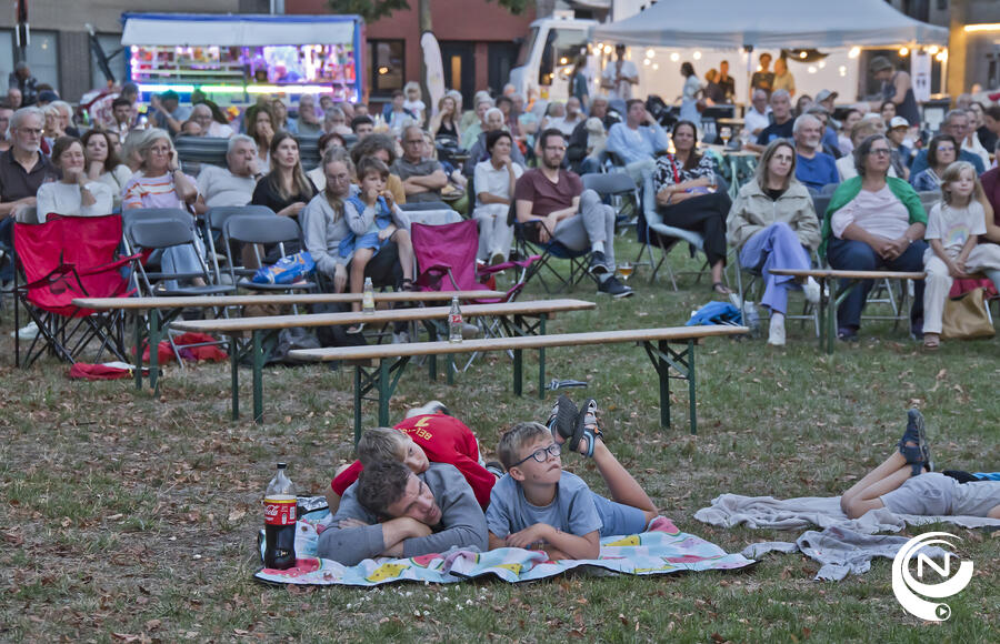 Vorselaar zijn baseline “verrassend, natuurlijk” alle eer aan met een openluchtvertoning van de film Onze Natuur, en een knappe roofvogelshow op het marktplein. 