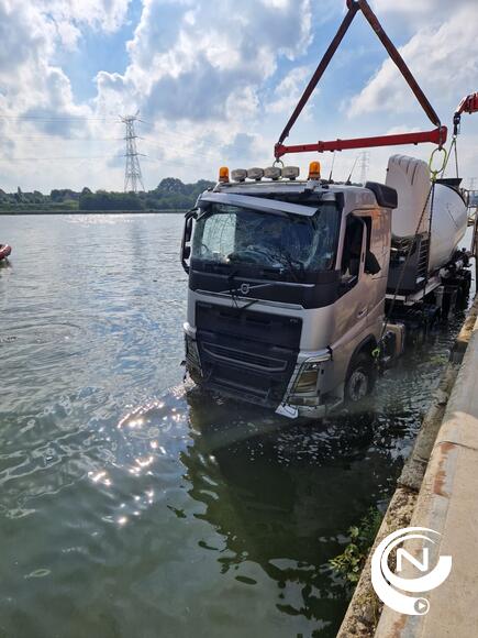 Betonmixer Betoncenter in Albertkanaal Poel Herentals