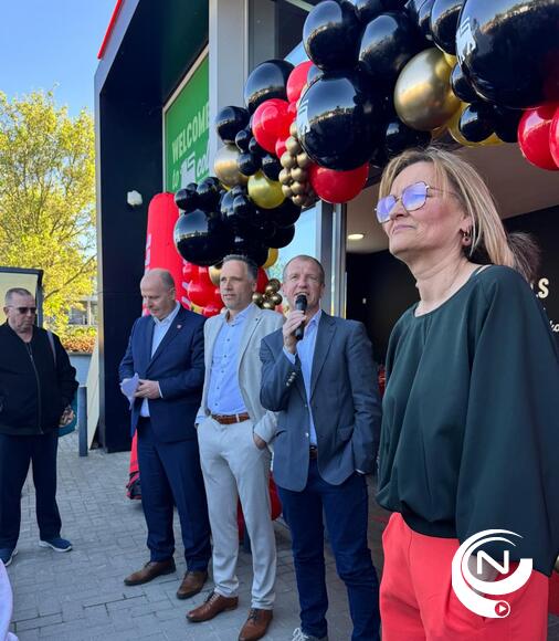 Burgemeester Jan Bertels mocht woensdagavond al de knappe renovatie inhuldigen met de wijze woorden : "Felicitaties !  Een erg mooie realisatie van de uitbaters en hun sterk Delhaize-team.    Onze Herentalse inwoners gaan zeker massaal, enthousiast en gezond curieus jullie winkel komen ontdekken.  Succes!" 