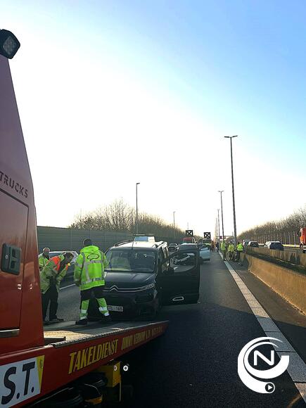 E313 - ongeval met 3 wagens aan Herentals-Oost Olen : 1 gewonde