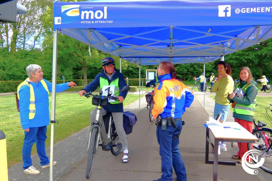 24 senioren uit Mol testen fietsvaardigheid tijdens fietsexamen