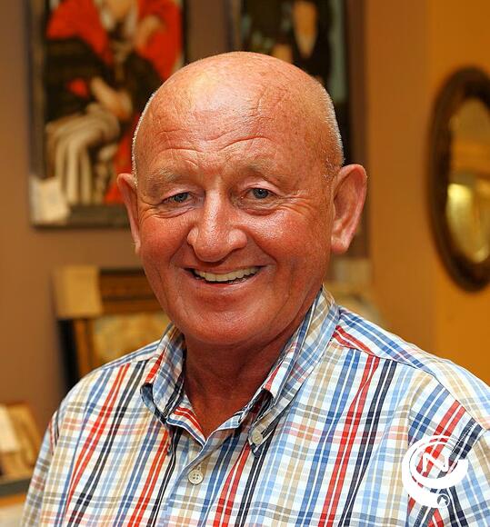 Pakkende uitvaart Frans Vandeven (86) :  'Mosselen met helikopter, kamelen, artiesten én vooral een warm mens'