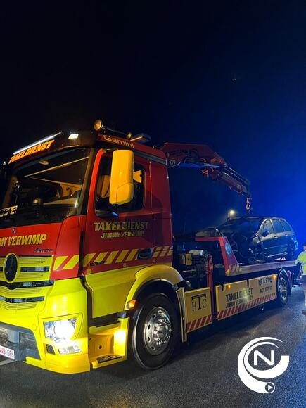 Ongeval Herentalse steenweg : Takeldienst Jimmy Verwimp takelt de wagens