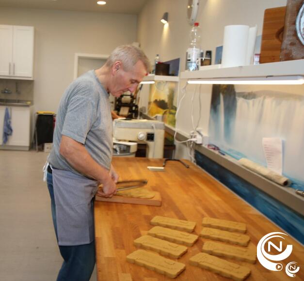 Staf Hufkens aan het werk in het Heyns atelier