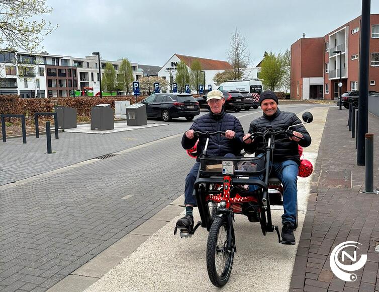 Hoogstraten  :  duofiets voor woonzorgcentrum Stede Akkers
