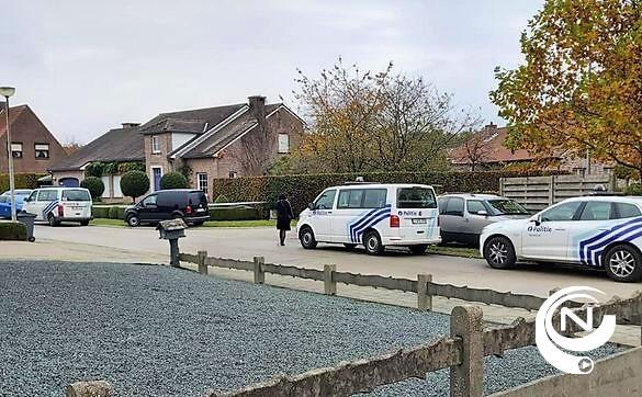Foto : politie Neteland is net gearriveerd op de plaats van het delict in de Fabiolastraat Noorderwijk op 10/11/2020 / NNieuws© / M. Weyers