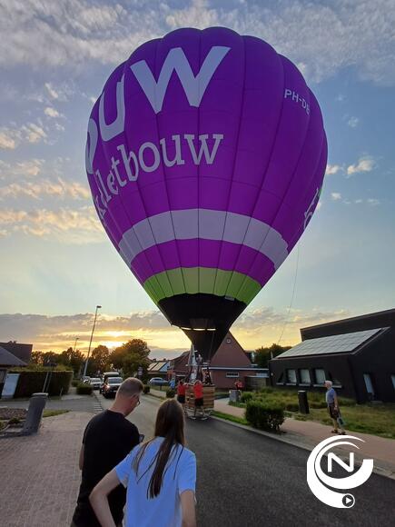 Luchtballon landing in straat Olen 