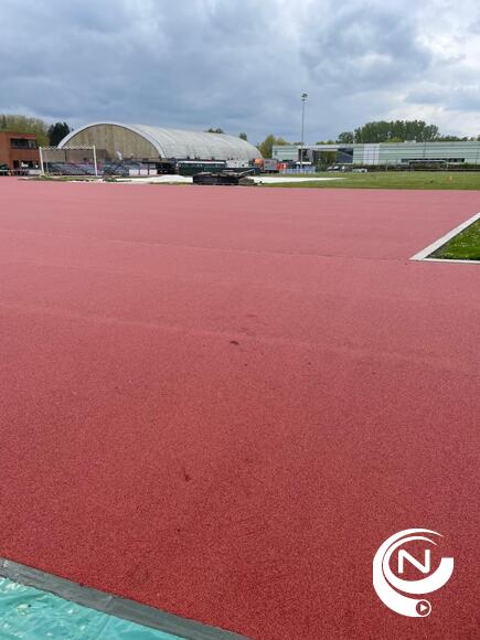 Mol : schade door voetstappen op  gerenoveerde looppiste sportcentrum Den Uyt