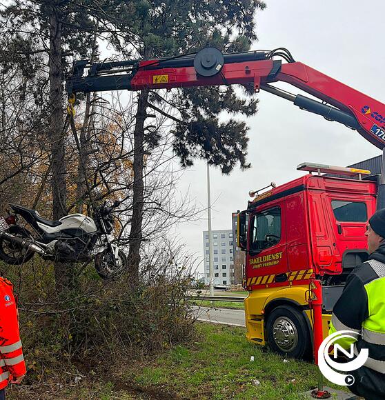 Motorrijder crasht in berm op afrit E313 Herentals-Industrie.