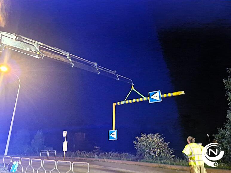 Dronken bestuurder ramt beveiligde zebra-oversteek op Aarschotseweg : heel wat schade aan oversteekvoorzieningen