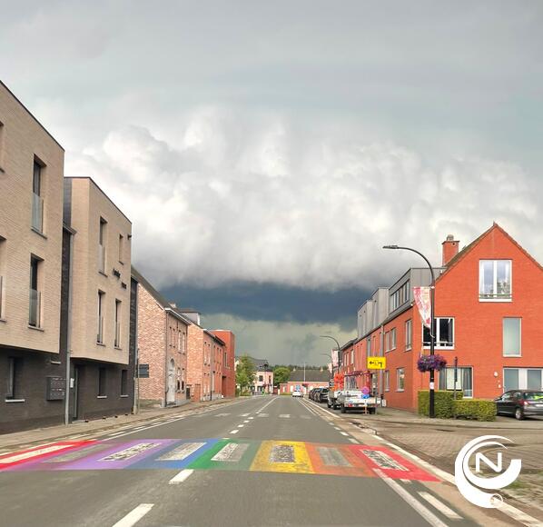 Dreigende onweerswolken in Wechelderzande - foto Marlies NNieuws