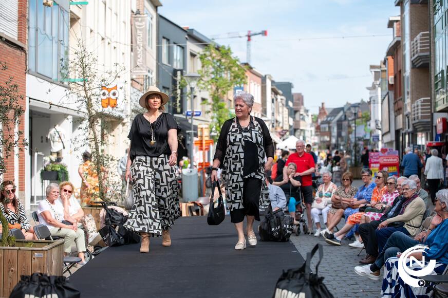 Modeshow boetiek Monja Zandstraat