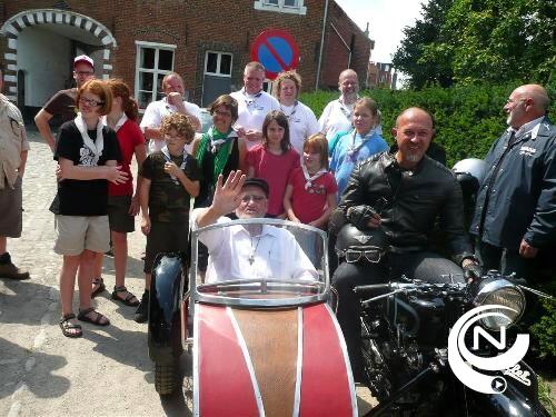 De pater reed ook graag met de motor of liet zich rijden samen met vrienden o.a. Jos Luyten & Zonen