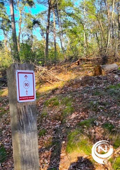 Schande : sluikstort in Herentalse bossen aan Heistraat, buurt Toeristentoren  aan paaltje 90