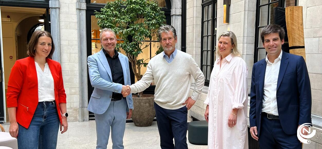 Op de foto vlnr: Katrien Bruyninckx en Ronny Van Doninck (Groep Van Roey), ​ ​Peter Leyssens, Mieke Rens en Alexanders Vanheukelen (CORES Development)