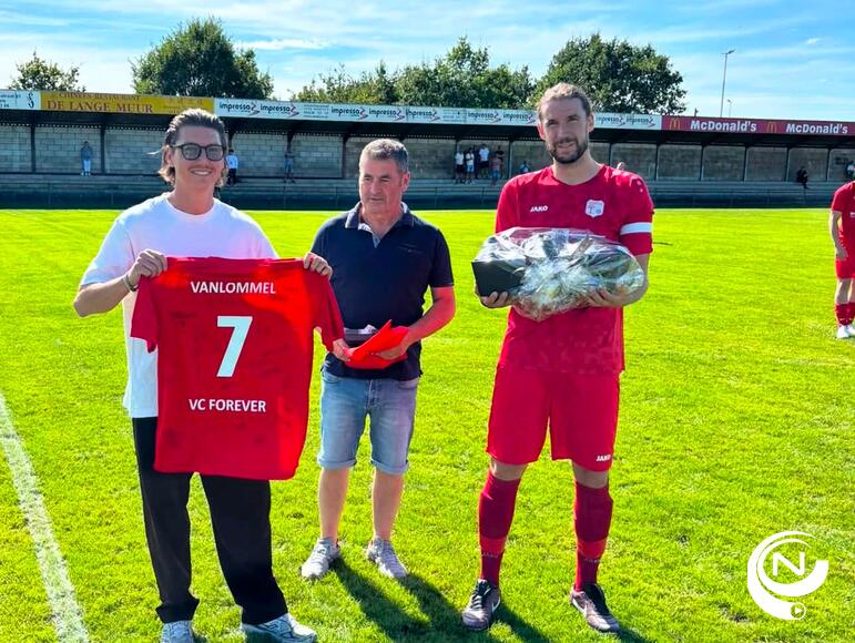 Vooraf werd Dries Vanlommel in de bloemen gezet voor de vele jaren dat hij ons van voetbal liet smullen", zegt Jan Deckers, VC Herentals communicatie.   "Dries zal de VC geschiedenisboeken ingaan als een aimabel persoon met het hart op de juiste plaats en vooral zijn onovertroffen dribbels en dito doelpunten.