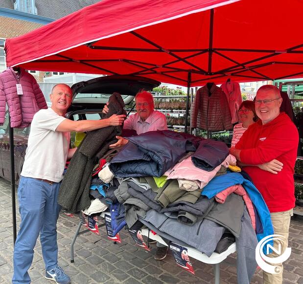 Inzameling winterjassen op markt in Herentals