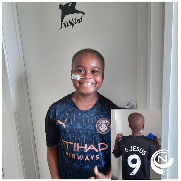 Jesus sterspeler bij Man City stuurde in 2021 een getekend shirt voor Wilfred