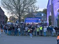 Heel wat feestelijke drukte paaszaterdagavond in Vorselaar tijdens het sprankelend  klank- en lichtspektakel om het einde van de restauratiewerken aan de St.-Pieterskerk te vieren. 
