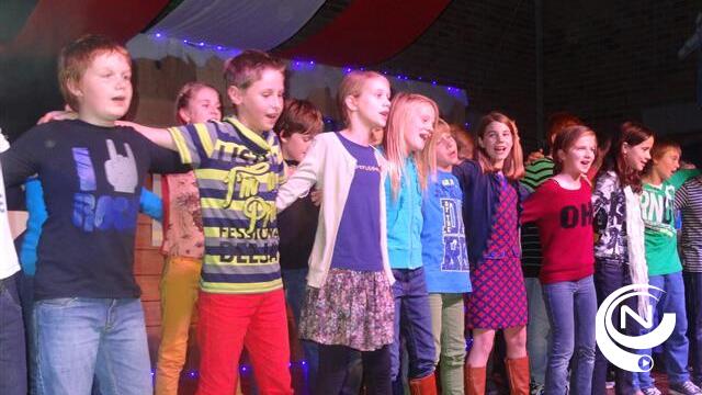 Leerlingen houden 30e playbackshow voor 42e skireis
